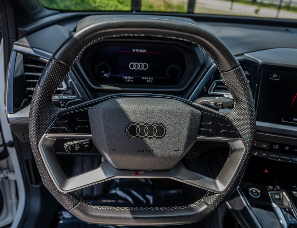 Used 2024 Audi Q4 e-tron Premium Plus w/ Premium Plus AWD/4WD image 5
