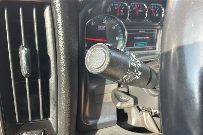 Used 2018 Chevrolet Silverado 1500 LT w/ LT Eassist Package AWD/4WD image 18