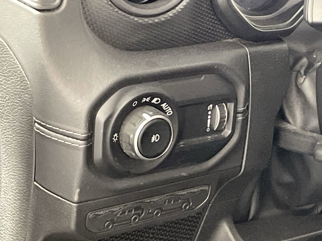 Used 2025 Jeep Wrangler Unlimited Rubicon image 11