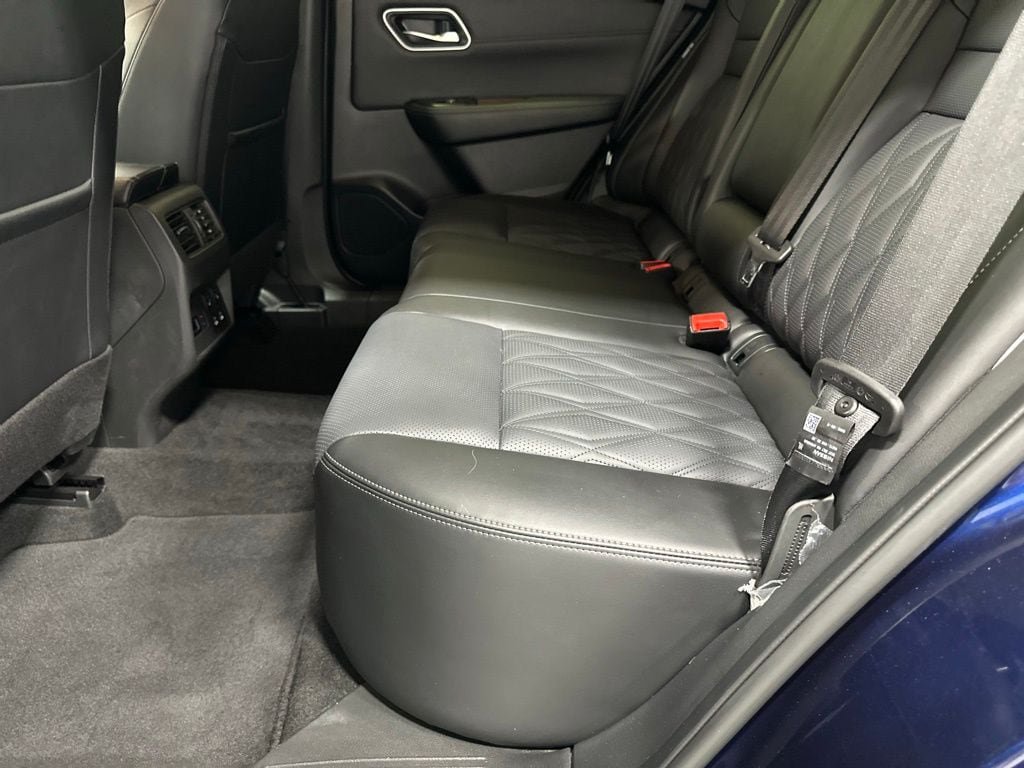 Used 2026 Nissan Rogue Platinum w/ Platinum Premium Package AWD/4WD image 45