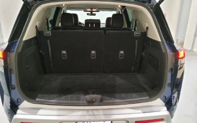 Used 2025 Nissan Pathfinder SL FWD image 17