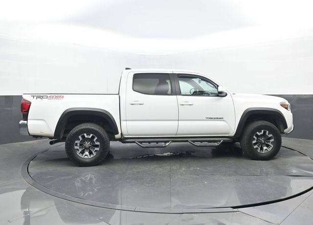 Used 2018 Toyota Tacoma TRD Off-Road image 2