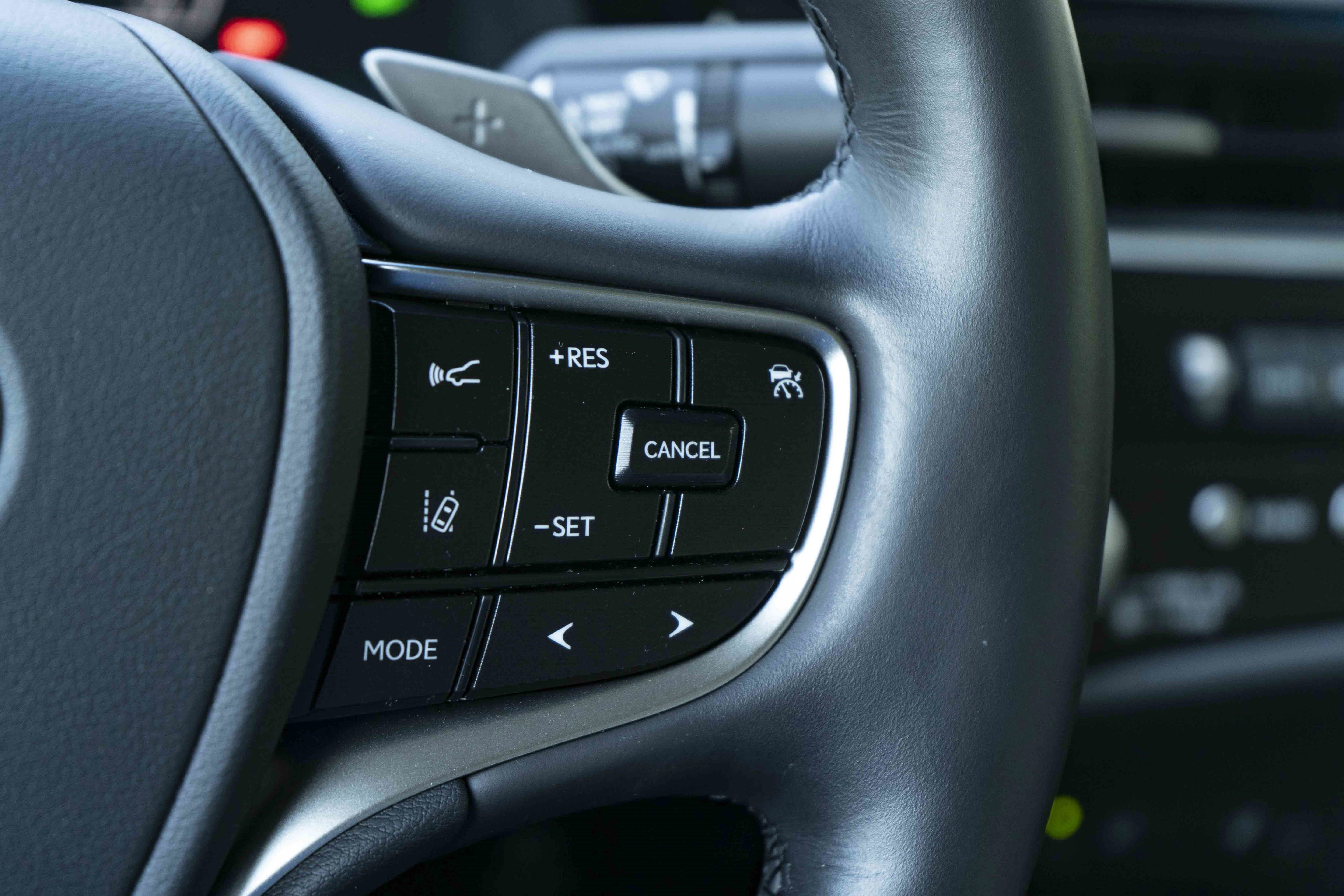 Used 2025 Lexus ES 300h w/ Premium Package image 21