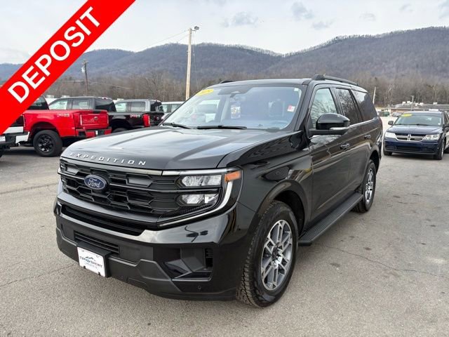 Used 2025 Ford Expedition Active image 1