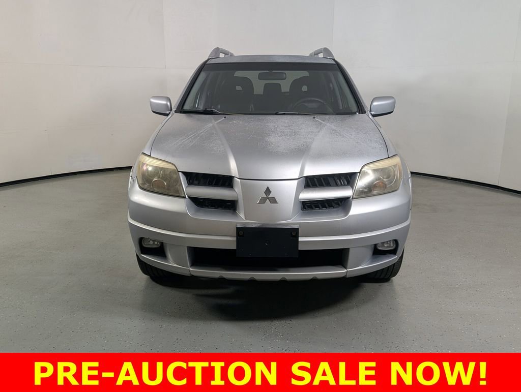 Used 2006 Mitsubishi Outlander SE FWD image 2