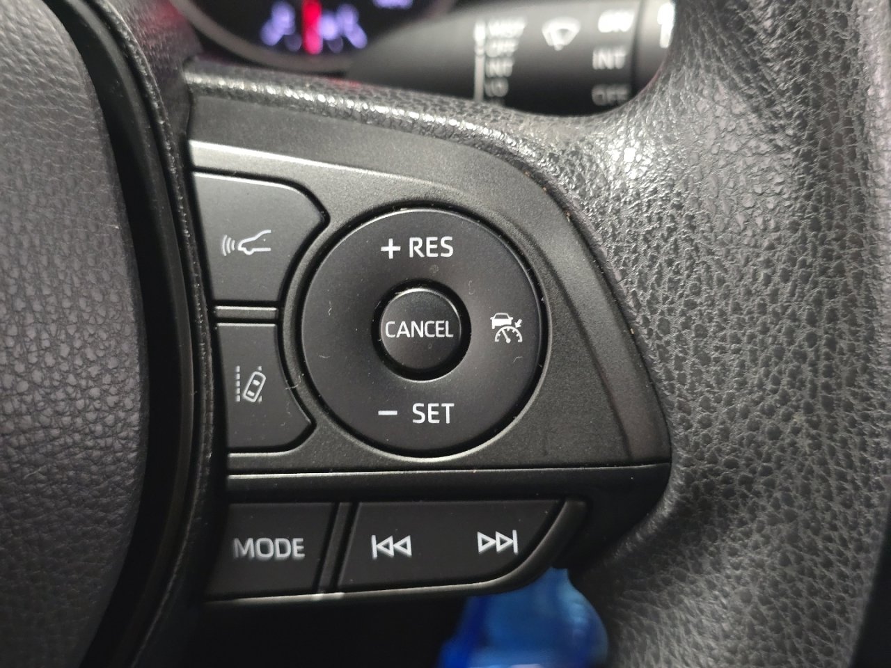 Certified 2022 Toyota RAV4 LE AWD/4WD image 30