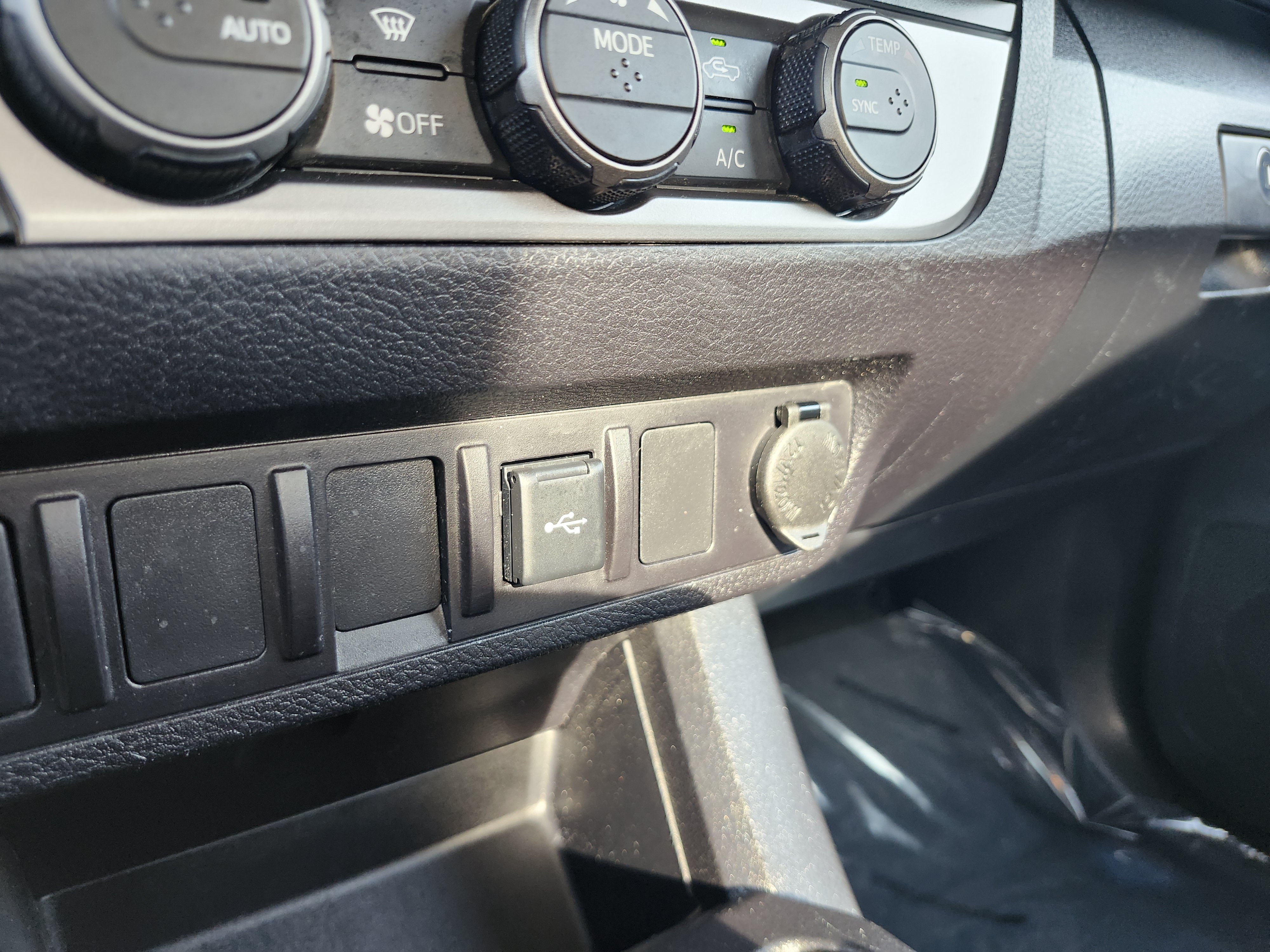 Used 2023 Toyota Tacoma SR RWD image 7