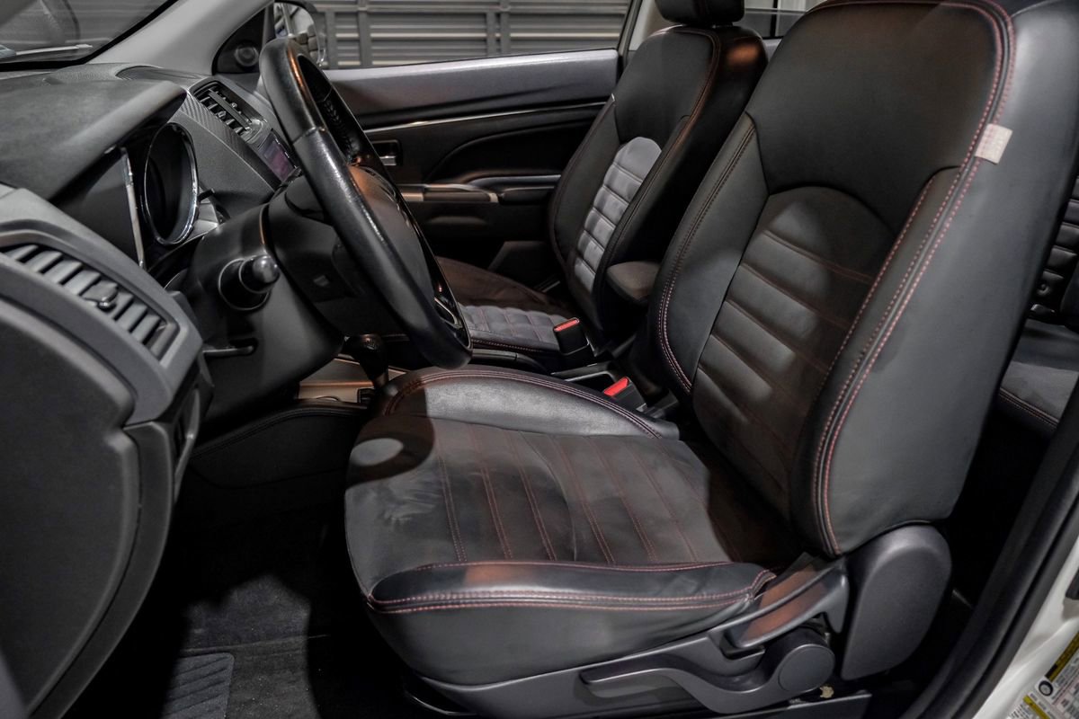 Used 2018 Mitsubishi Outlander Sport SE FWD image 20