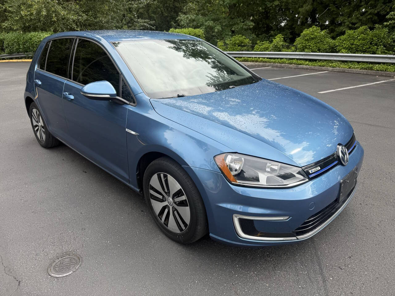 Used 2016 Volkswagen e-Golf SE FWD image 3