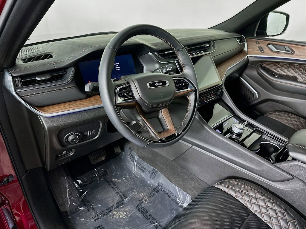 Certified 2025 Jeep Grand Cherokee Summit image 16