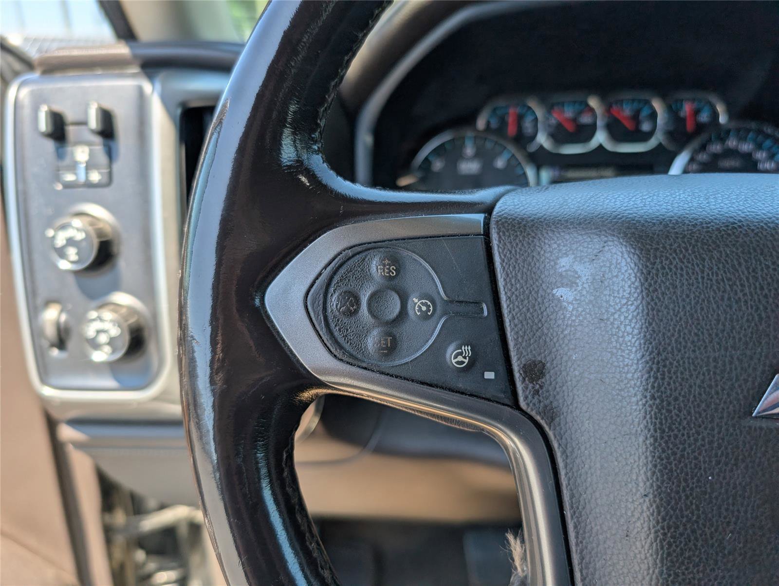 Used 2018 Chevrolet Silverado 1500 LTZ w/ Sport Package AWD/4WD image 23