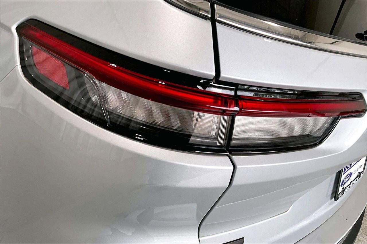 Used 2023 Jeep Grand Cherokee L Limited w/ Luxury Tech Group II image 13