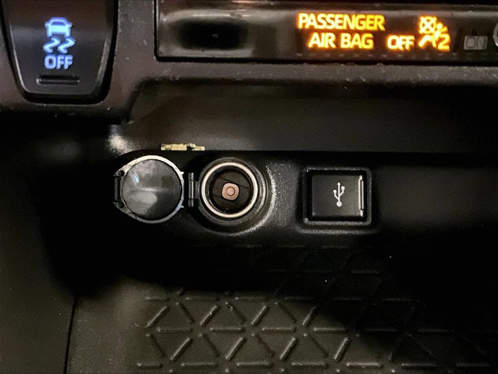 Used 2020 Toyota RAV4 LE w/ Carpet Mat Package AWD/4WD image 26