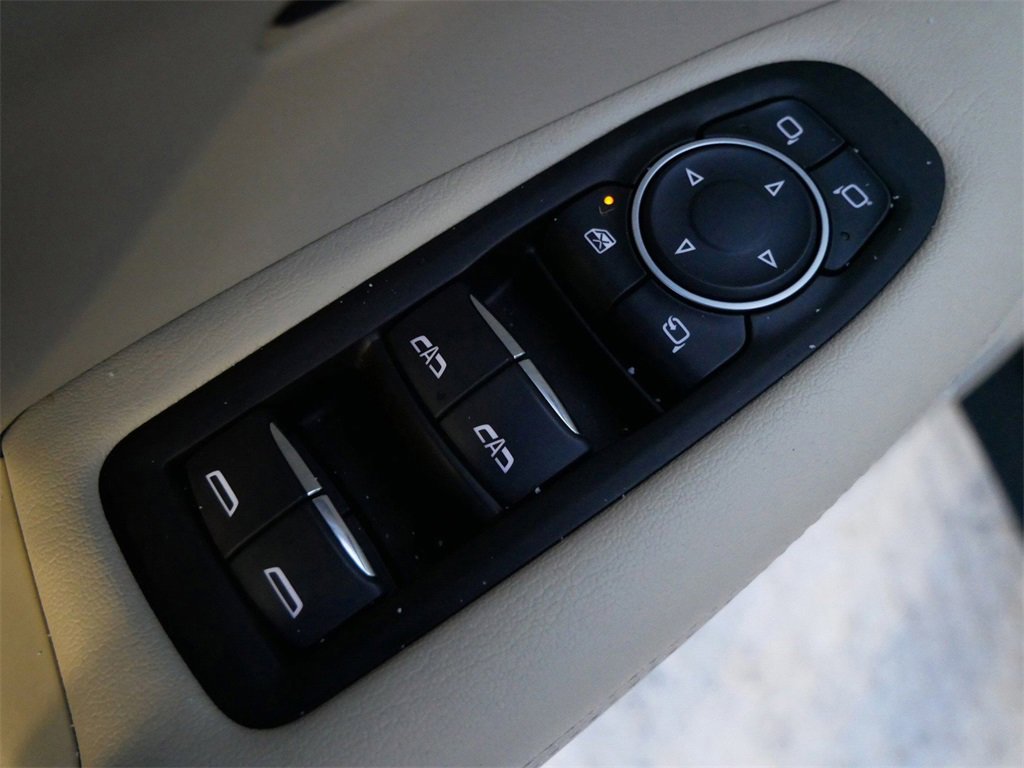 Used 2017 Cadillac XT5 Luxury w/ Driver Awareness Package image 13