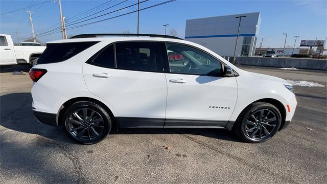 Used 2022 Chevrolet Equinox RS w/ LPO, Floor Liner Package image 2