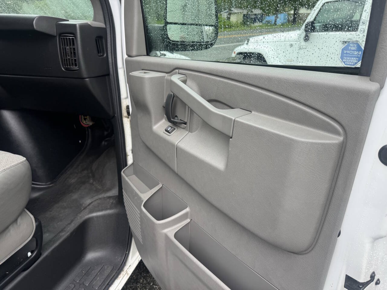 Used 2017 Chevrolet Express 2500 RWD image 13