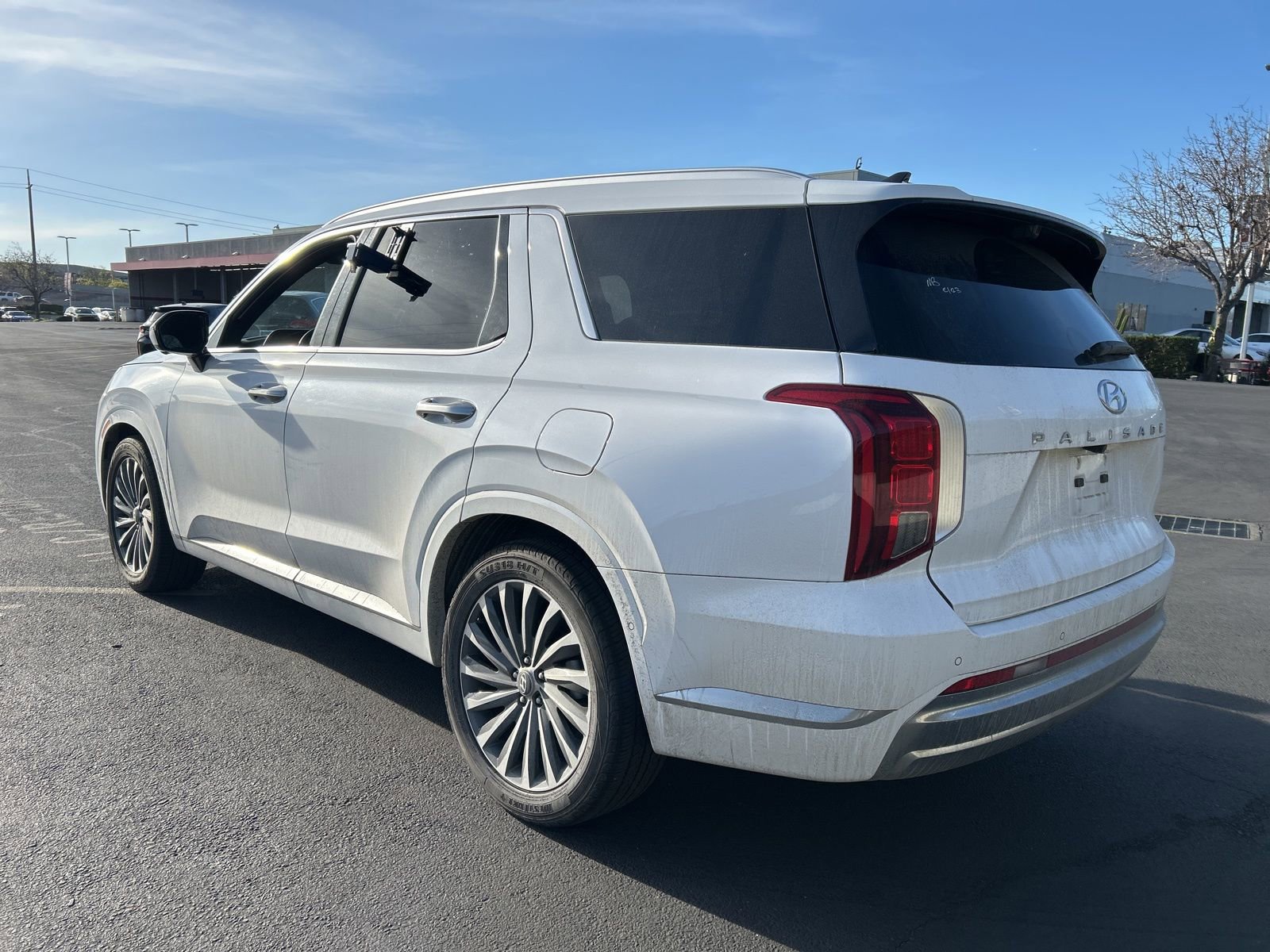 Used 2024 Hyundai Palisade Calligraphy image 3