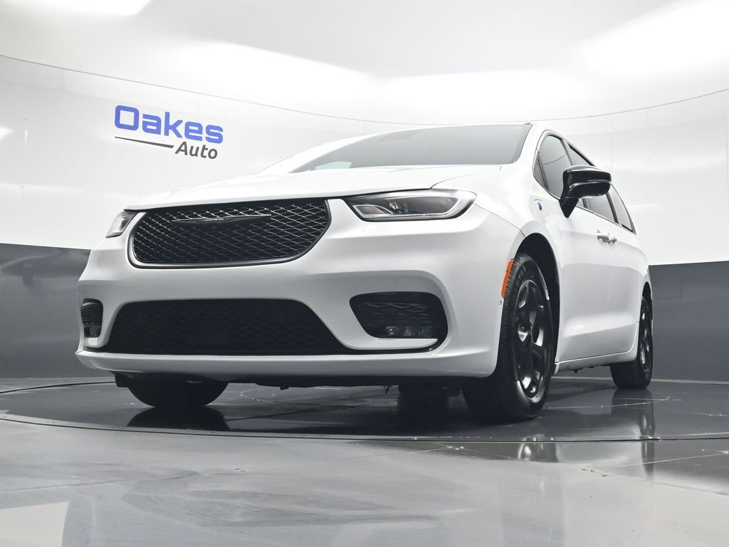 Used 2024 Chrysler Pacifica Select image 41