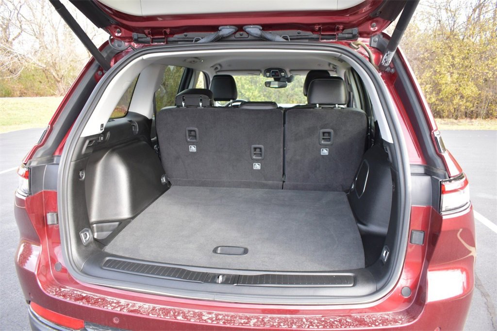 Used 2023 Jeep Grand Cherokee Limited w/ Black Appearance Package image 32