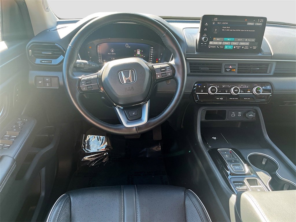 Used 2025 Honda Pilot Elite image 22