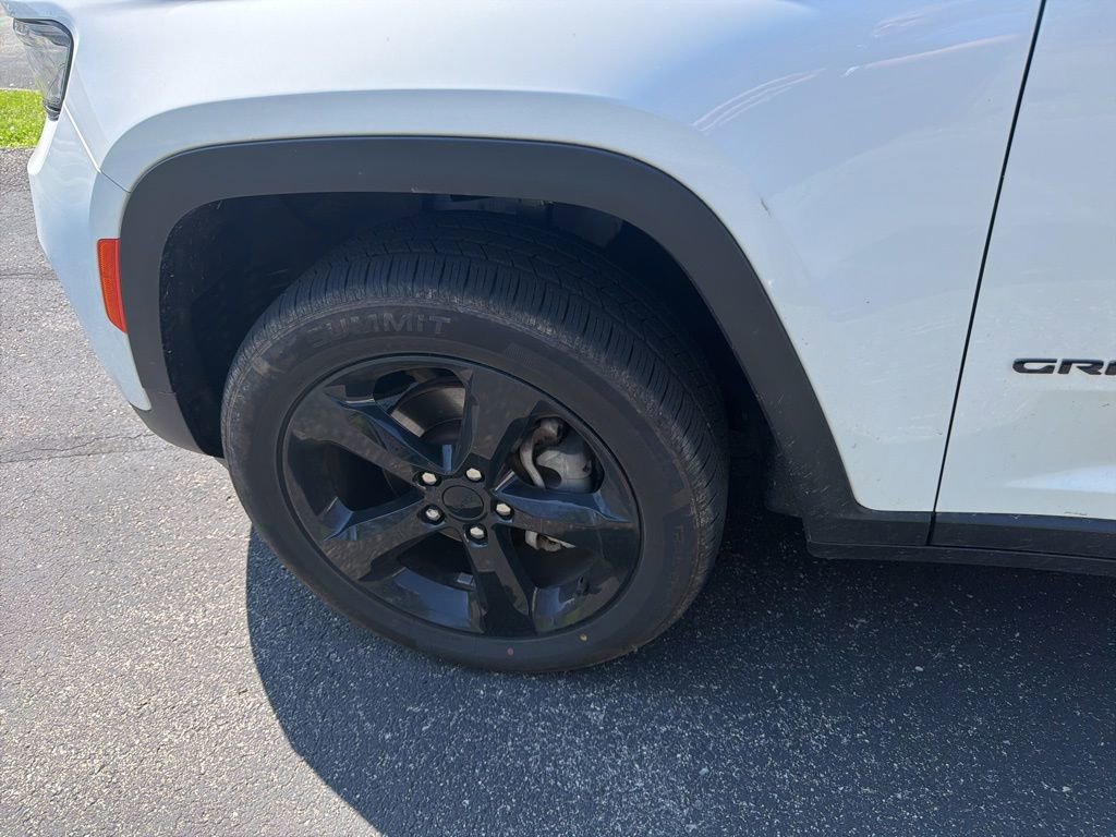 Used 2023 Jeep Grand Cherokee Limited w/ Black Appearance Package image 8