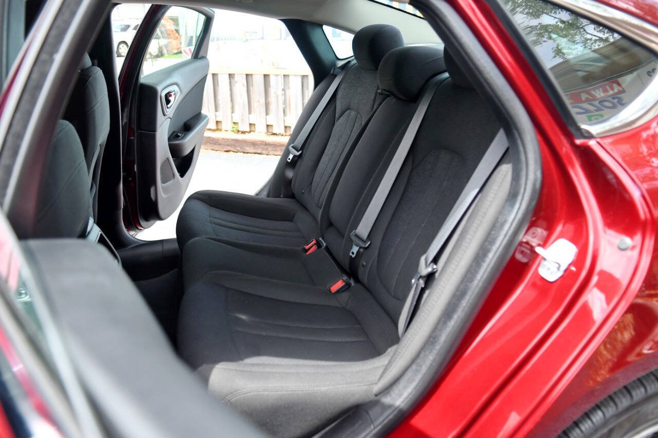Used 2015 Chrysler 200 Limited FWD image 15