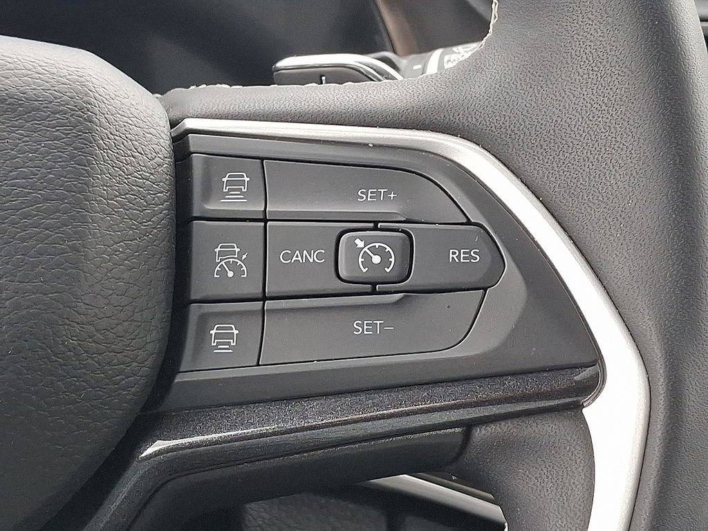 Used 2023 Jeep Grand Cherokee Altitude image 21