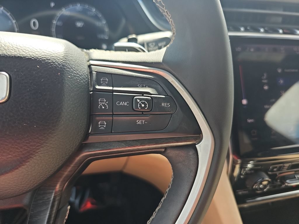 Used 2023 Jeep Grand Cherokee Limited AWD/4WD image 18