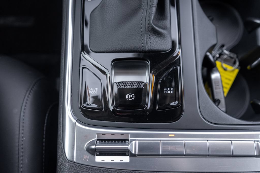 Used 2025 Kia Carnival SX w/ SX Dark Edition Package FWD image 29