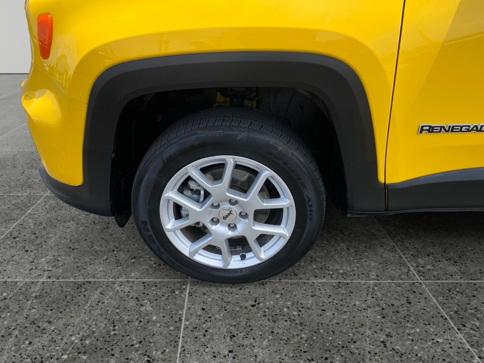 Used 2023 Jeep Renegade Latitude AWD/4WD image 14