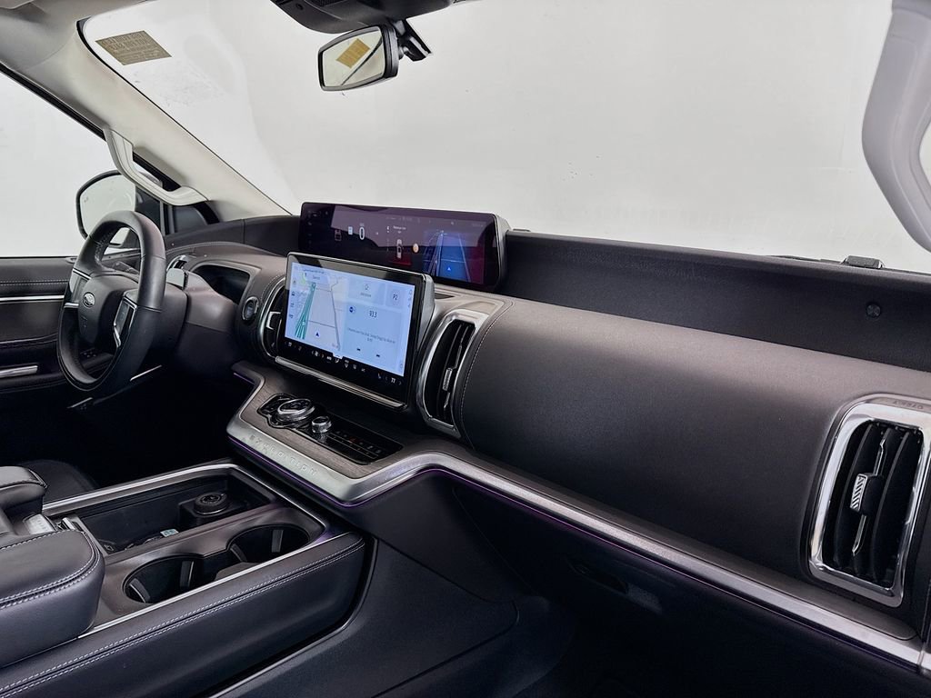 Used 2025 Ford Expedition Platinum image 32