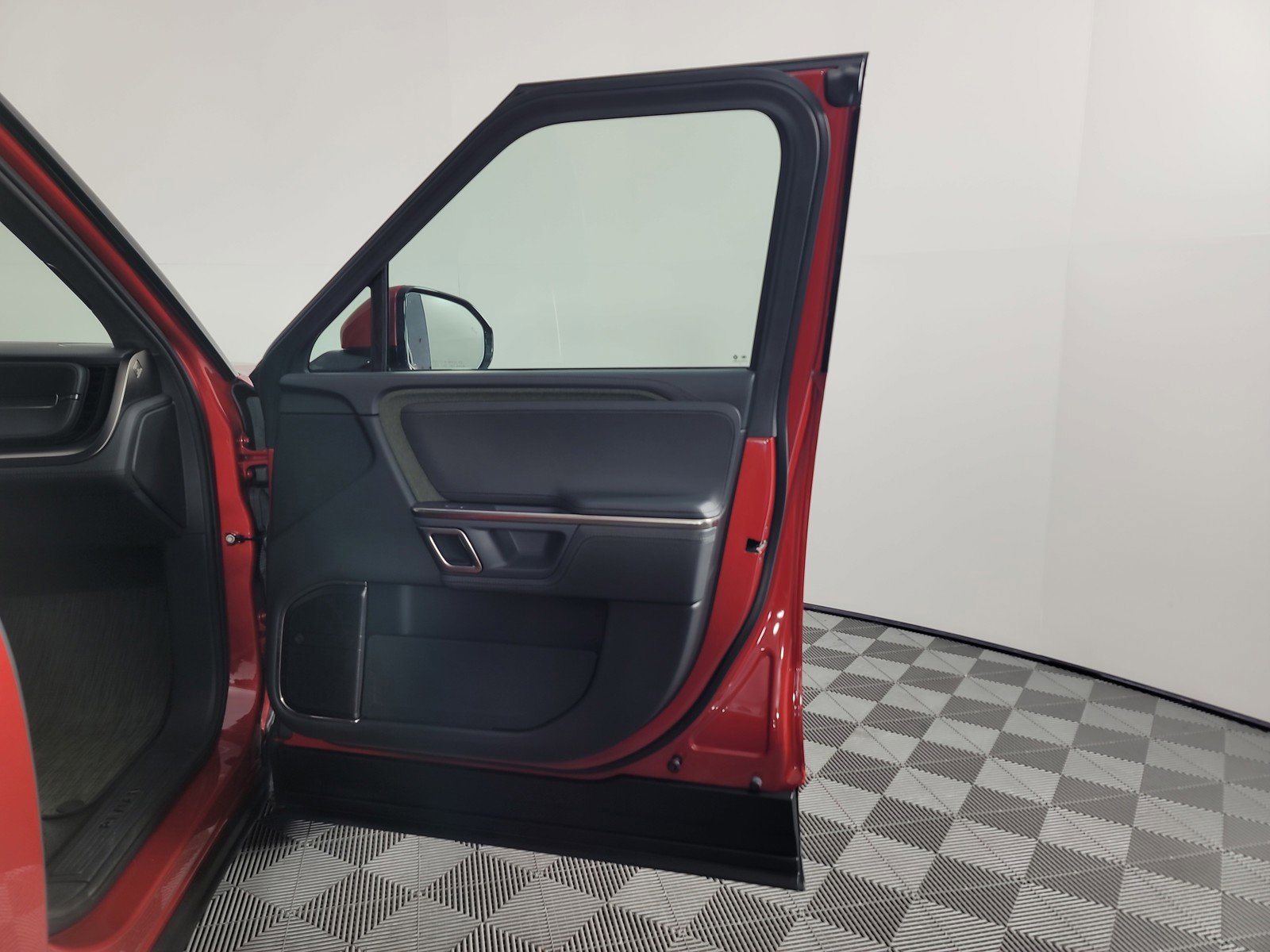 Used 2024 Rivian R1S Adventure image 18