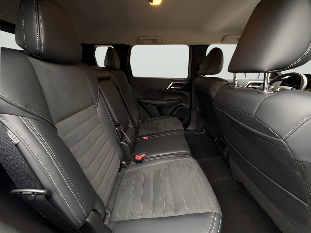 Used 2024 Mitsubishi Outlander SE AWD/4WD image 28