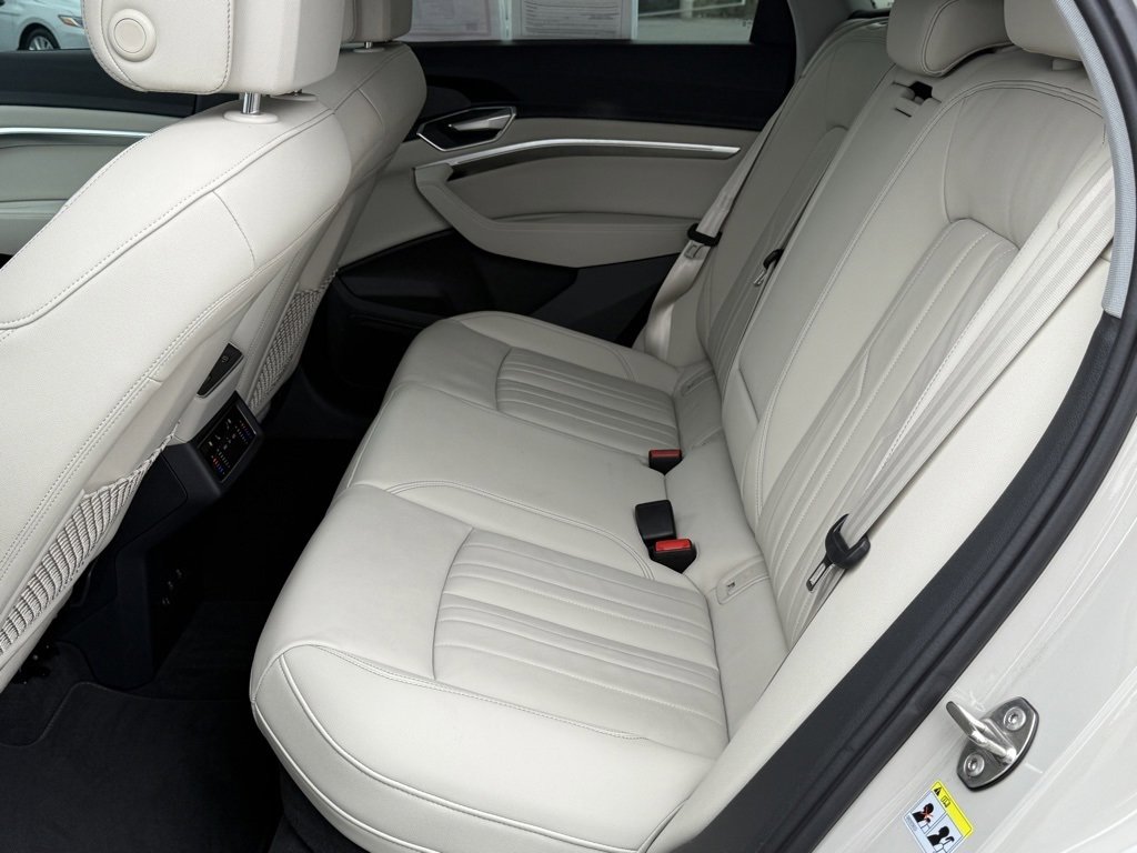 Used 2022 Audi e-tron Premium image 33