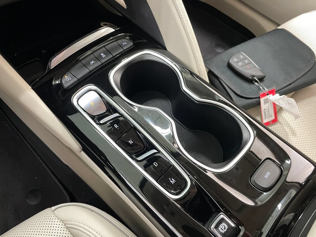 Used 2021 Buick Envision Essence w/ Technology Package I FWD image 32