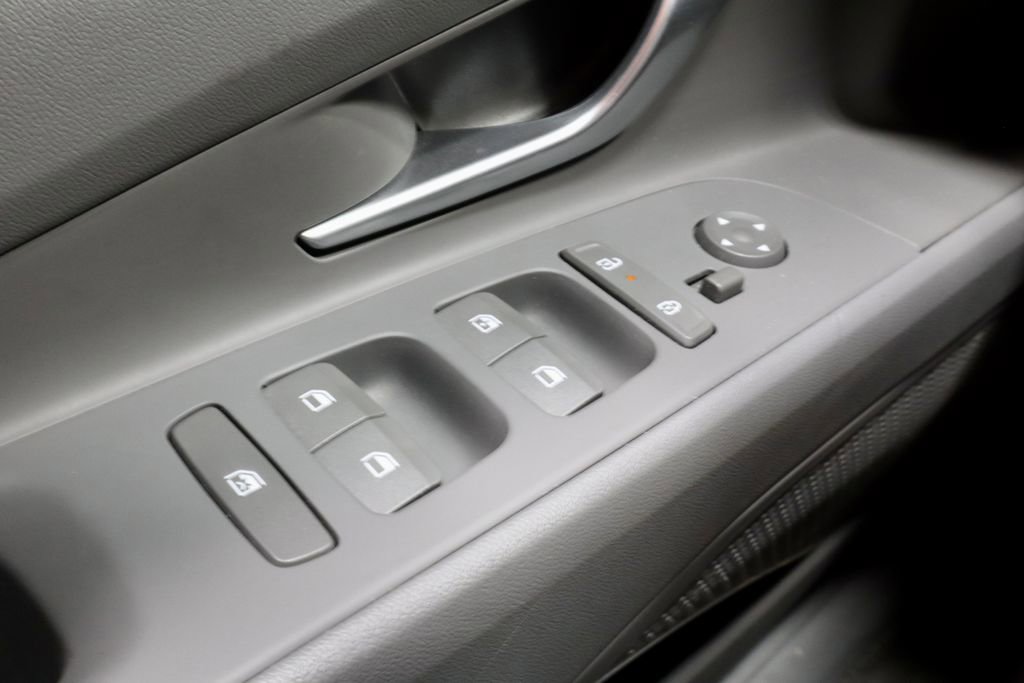 Certified 2025 Hyundai Elantra SEL FWD image 24