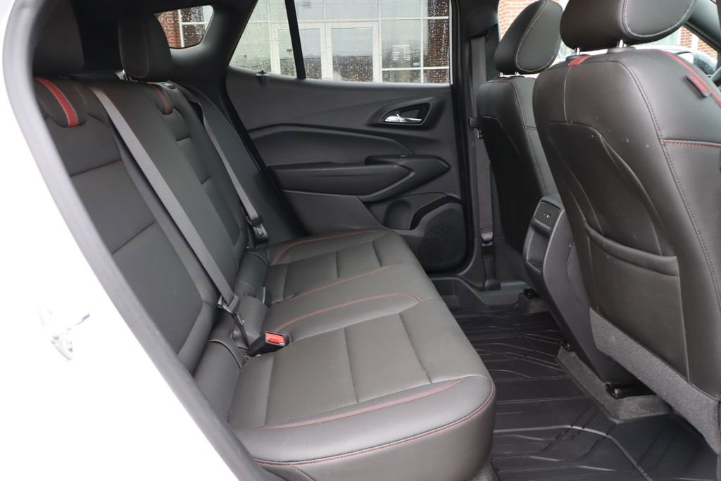 Used 2025 Chevrolet Trax RS w/ Sunroof Package image 42