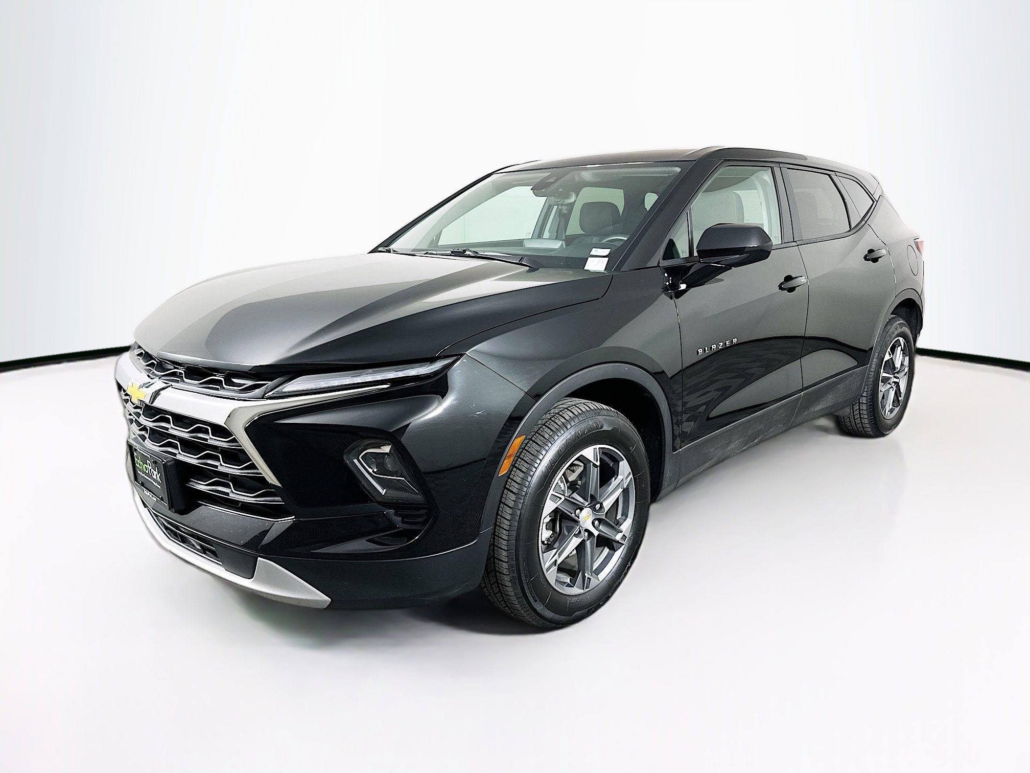 Used 2025 Chevrolet Blazer LT FWD image 3