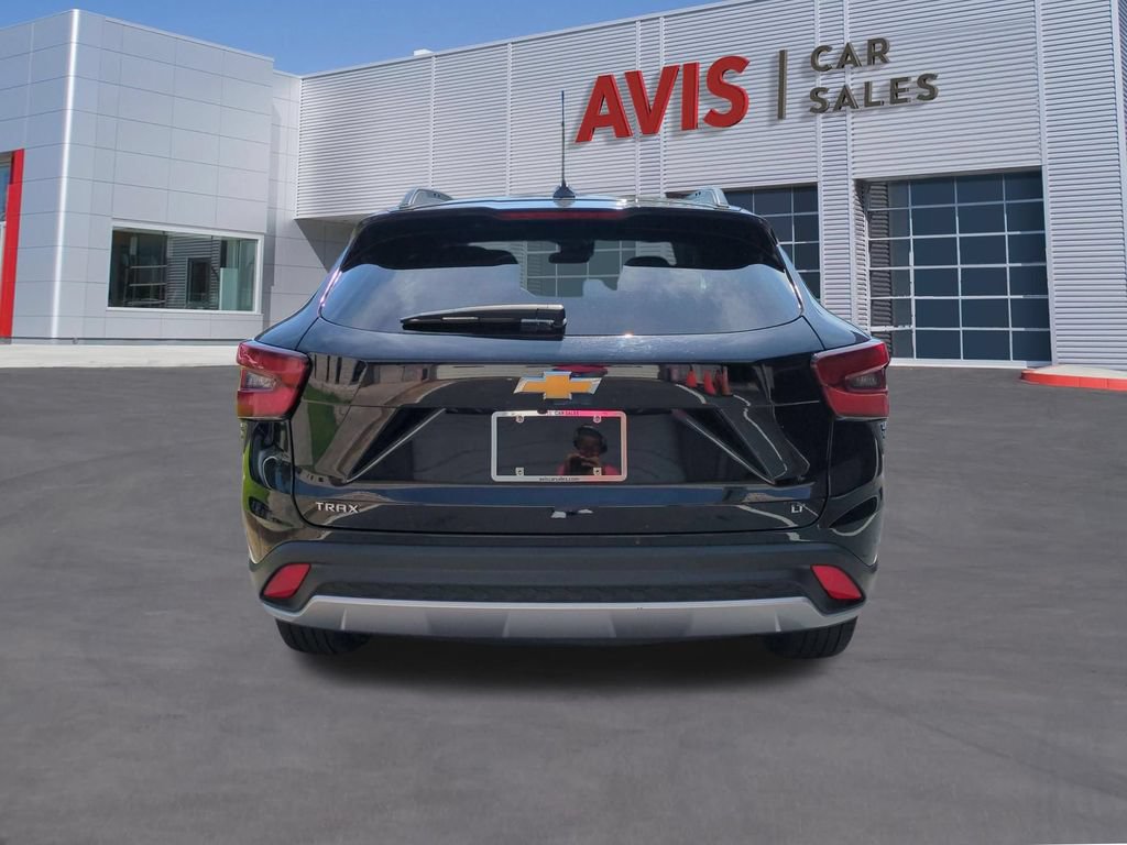Used 2025 Chevrolet Trax LT w/ LT Convenience Package FWD image 7