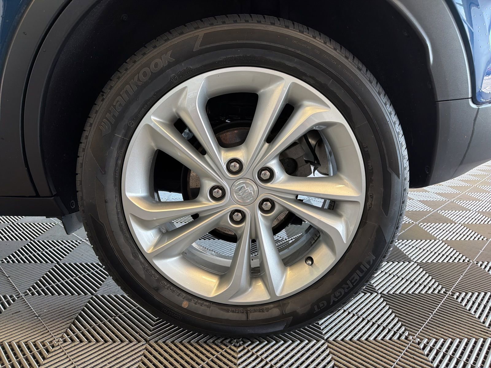 Used 2020 Buick Encore GX Preferred AWD/4WD image 8