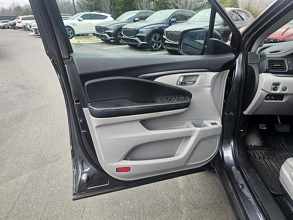 Used 2017 Honda Ridgeline RTL-T image 10