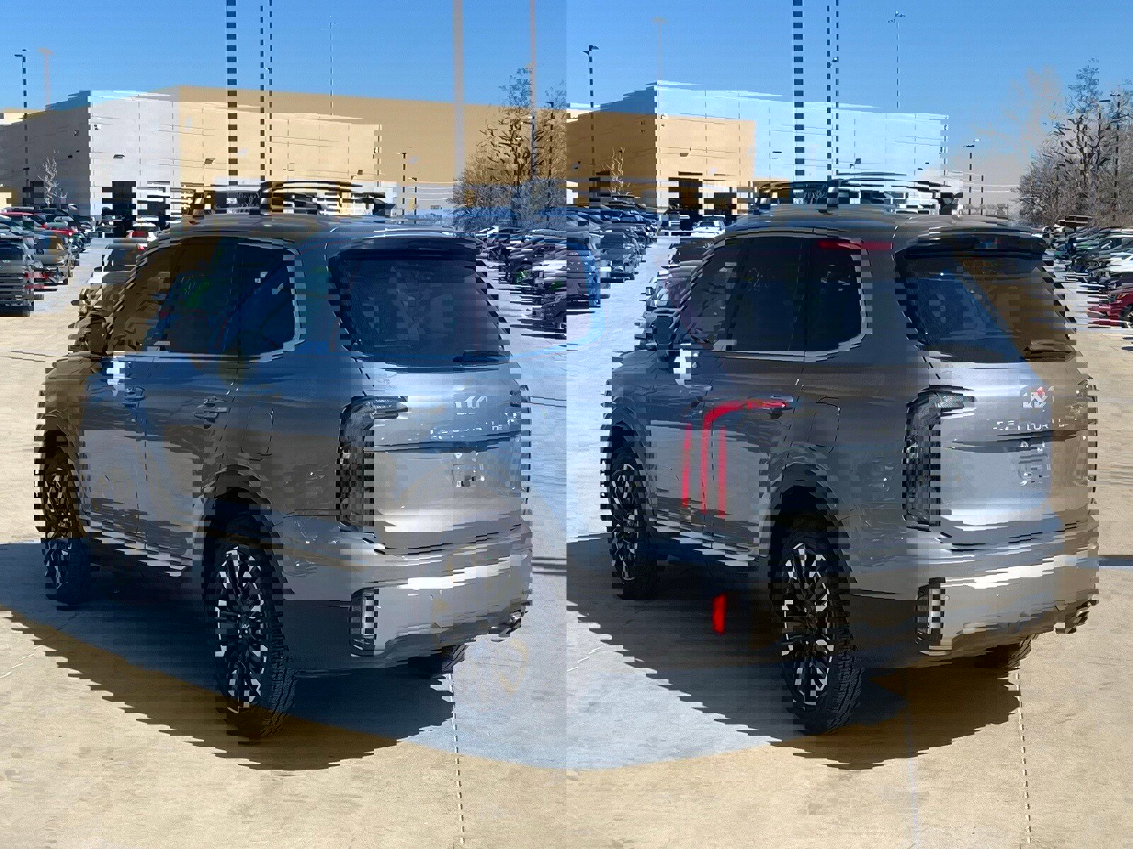 Used 2025 Kia Telluride SX w/ SX Captain's Chair Package image 10