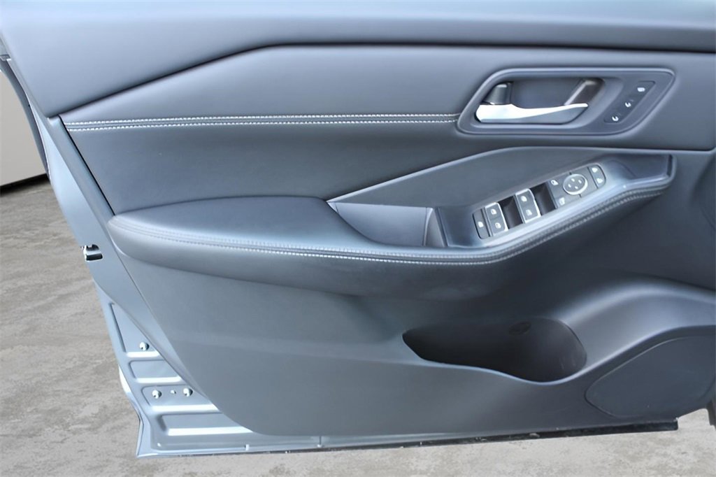 Used 2024 Nissan Rogue SL w/ SL Premium Package image 18