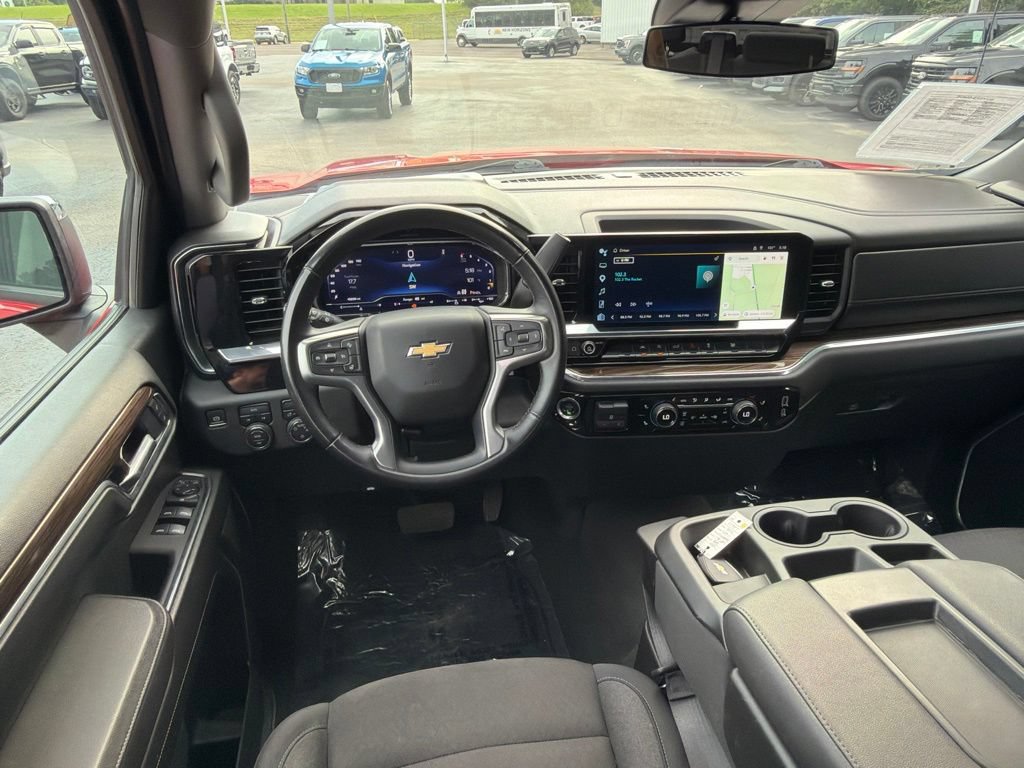 Used 2025 Chevrolet Silverado 1500 LT AWD/4WD image 14