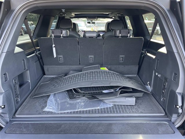 New 2025 Lincoln Navigator L Reserve w/ Jet Appearance Package image 12