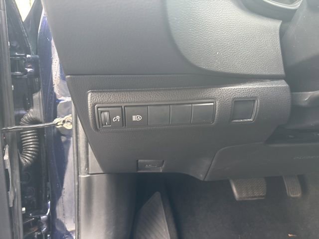 Used 2020 Toyota Corolla LE image 38