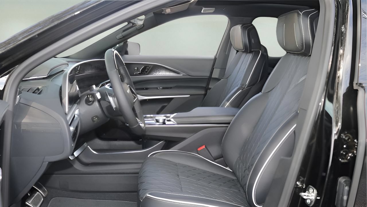 New 2026 Cadillac Lyriq V w/ Exterior Carbon Fiber Package AWD/4WD image 10