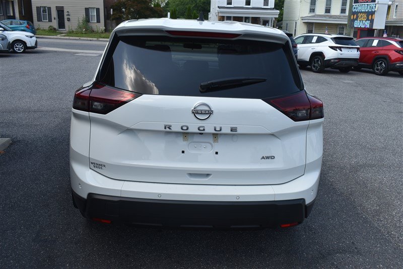 Used 2024 Nissan Rogue S AWD/4WD image 5