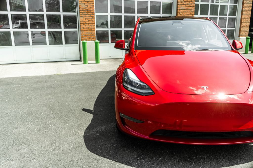 Used 2023 Tesla Model Y Long Range AWD/4WD image 32