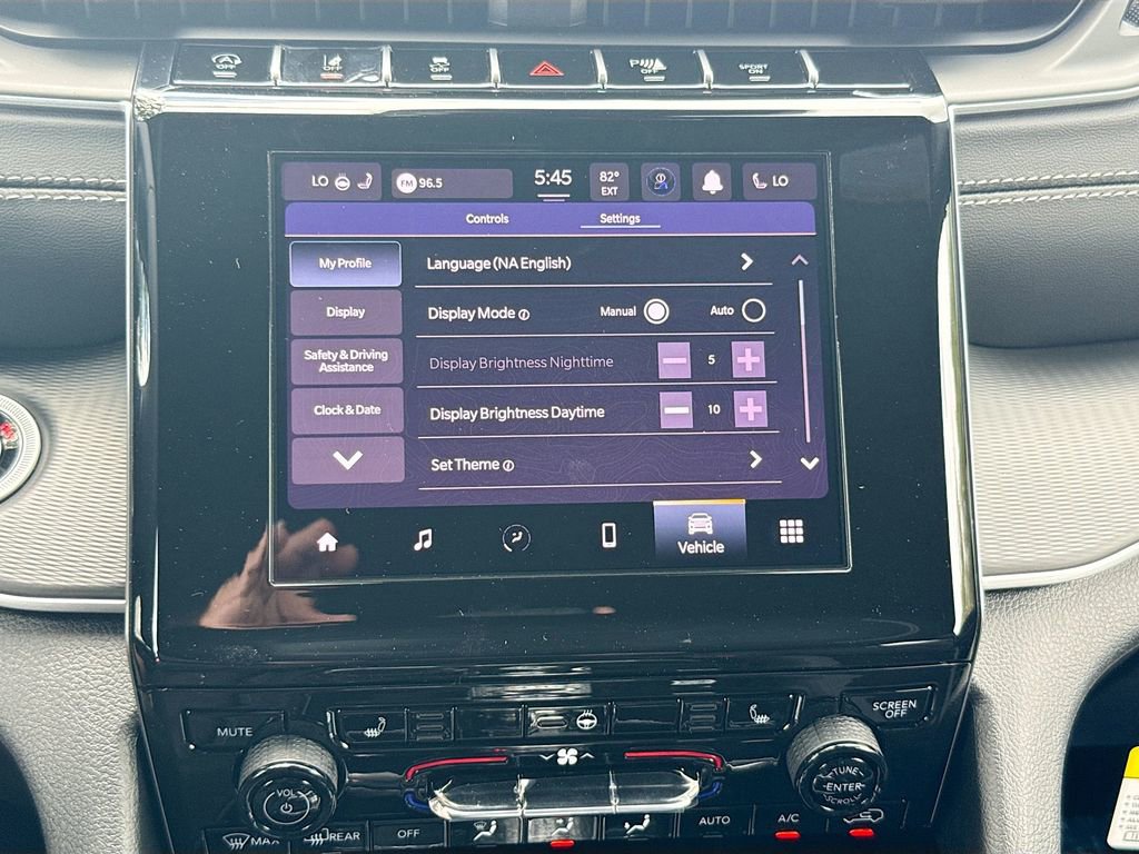New 2025 Jeep Grand Cherokee Laredo w/ Luxury Tech Group I RWD image 13